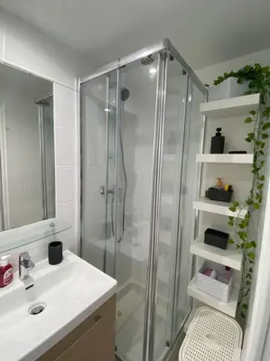 Salle de bains dans l'établissement Ile Saint Louis