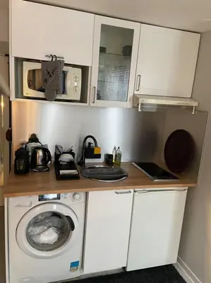 Cuisine ou kitchenette dans l'établissement Ile Saint Louis