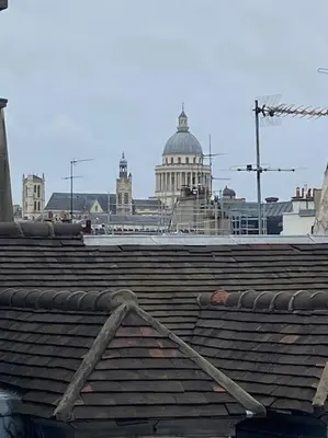 Vue générale sur Paris ou vue de la ville depuis l'appartement