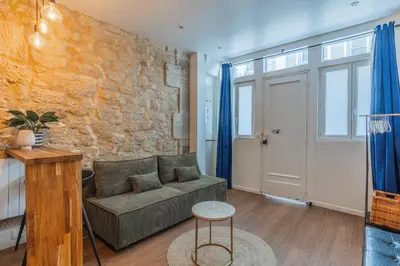 Coin salon dans l'établissement Île SAINT LOUIS, NOTRE DAME, suite 1 chambre 2 à 4p