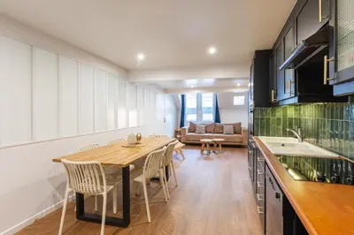 Télévision ou salle de divertissement dans l'établissement SENTIER, MARAIS, spacieux duplex 2 salles de bain