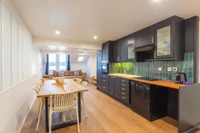 Cuisine ou kitchenette dans l'établissement SENTIER, MARAIS, spacieux duplex 2 salles de bain