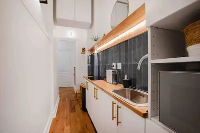 Cuisine ou kitchenette dans l'établissement MONTMARTRE, Gare de l'EST, suite 1 chambre 2 à 4P
