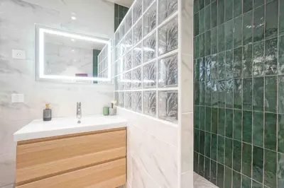 Salle de bains dans l'établissement GRAND BOULEVARD, OPÉRA, suite 1 chambre 2 à 4P