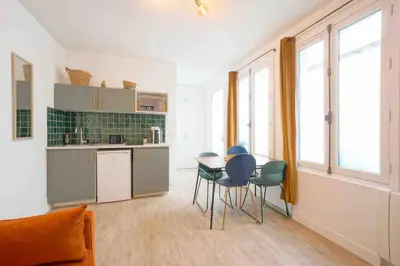 Cuisine ou kitchenette dans l'établissement GRAND BOULEVARD, OPÉRA, suite 1 chambre 2 à 4P