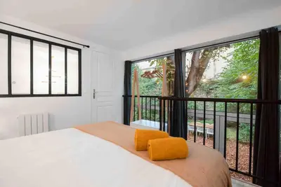 Un ou plusieurs lits dans un hébergement de l'établissement MONTMARTRE Sacré-Coeur, appartement jardin 6 à 8P
