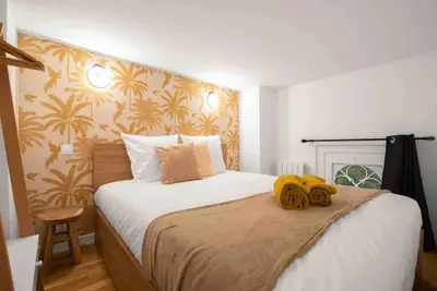 Un ou plusieurs lits dans un hébergement de l'établissement MONTMARTRE Sacré-Coeur, appartement jardin 6 à 8P