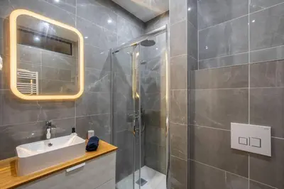 Salle de bains dans l'établissement NOTRE DAME, ODÉON 5e, Triplex 2 salles de bain