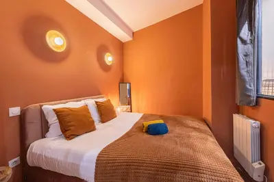 Un ou plusieurs lits dans un hébergement de l'établissement MARAIS POMPIDOU 3e, jacuzzi, 2 chambres, 4 à 6P