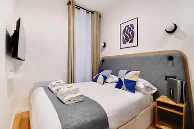 Un ou plusieurs lits dans un hébergement de l'établissement Charmant studio 1BR-2P - Passy - Auteuil