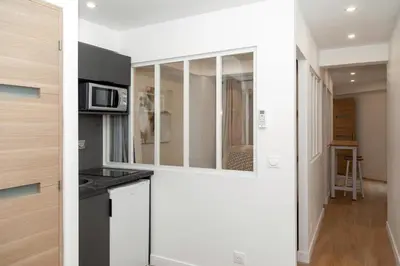 Cuisine ou kitchenette dans l'établissement Nets Inn Apartment - Gare de Lyon