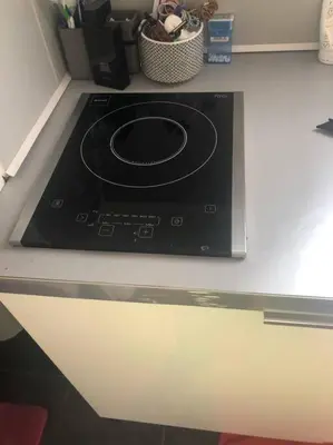Cuisine ou kitchenette dans l'établissement STUDIO CŒUR VIEUX PARIS. Pied du métro.Tout équipé