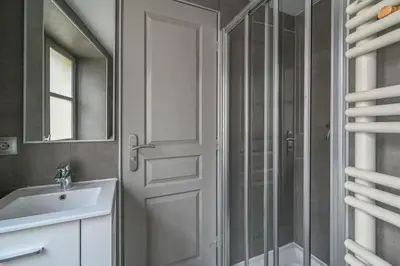 Salle de bains dans l'établissement Paris, Opéra 4...So parisian Apartment