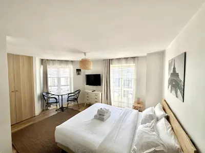 Un ou plusieurs lits dans un hébergement de l'établissement Paris, Opéra 5...Charming apartment in Paris