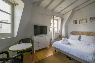 Un ou plusieurs lits dans un hébergement de l'établissement Paris, Opéra 6...une balade romantique