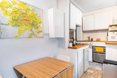 Cuisine ou kitchenette dans l'établissement GuestReady - Charme et Confort dans le 11ᵉ arr.