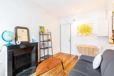 Coin salon dans l'établissement GuestReady - Charme et Confort dans le 11ᵉ arr.