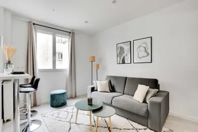 Plan de l'établissement Charmant studio 2P - Arc de Triomphe - Porte Maillot