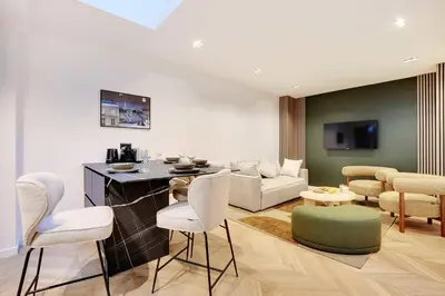 Coin salon dans l'établissement Elegant apartment - 2BR-6P - Le Marais