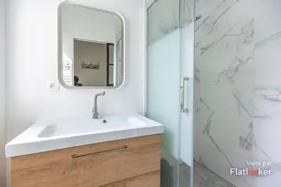 Salle de bains dans l'établissement Quiet cosy and large apartment with Terrace Top location