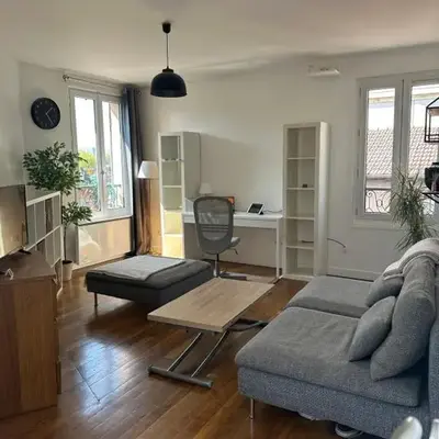 Quiet cosy and large apartment with Terrace Top location