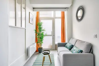 Coin salon dans l'établissement Beautiful 1 bedroom apartment - 15 district