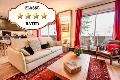 Coin salon dans l'établissement Paris-Daumesnil - Grand 2 pièces de charme sur jardin - 61m2, pour 4p - Large 4 star charming 1 BR apt for 4 with AC - Classement Officiel 4 étoiles