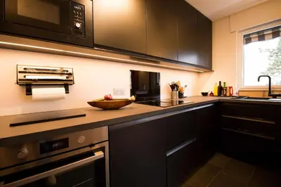 Cuisine ou kitchenette dans l'établissement Paris-Daumesnil - Grand 2 pièces de charme sur jardin - 61m2, pour 4p - Large 4 star charming 1 BR apt for 4 with AC - Classement Officiel 4 étoiles