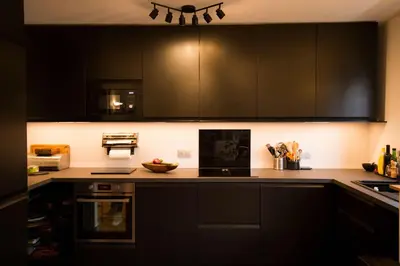Cuisine ou kitchenette dans l'établissement Paris-Daumesnil - Grand 2 pièces de charme sur jardin - 61m2, pour 4p - Large 4 star charming 1 BR apt for 4 with AC - Classement Officiel 4 étoiles