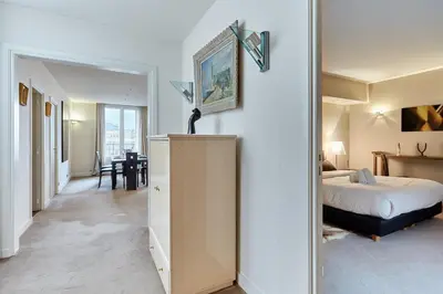 Un ou plusieurs lits dans un hébergement de l'établissement Apartment Arc de Triomphe by Studio prestige