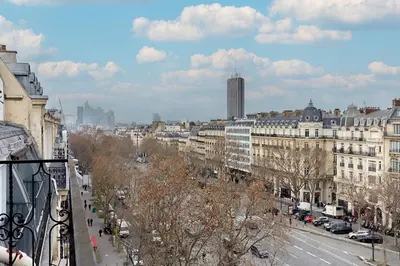 Vue générale sur Paris ou vue de la ville depuis l'appartement