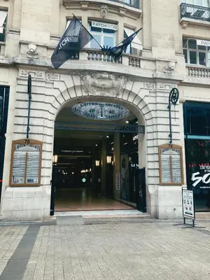 Façade ou entrée de l'établissement CHAMPS ELYSEES No 76