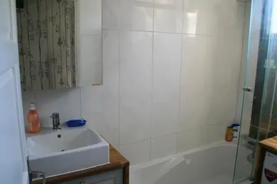 Salle de bains dans l'établissement Chambre avec balcon - Parc des Expos Porte de Versailles