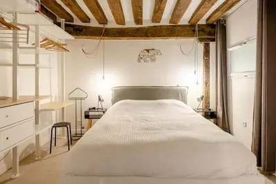 Un ou plusieurs lits dans un hébergement de l'établissement Appartement cosy proche Beaubourg