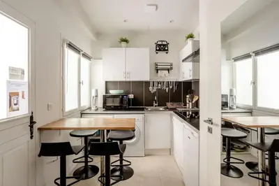 Cuisine ou kitchenette dans l'établissement Appartement cosy proche Beaubourg