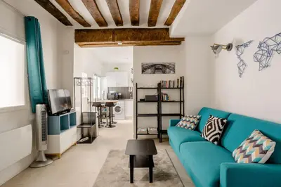 Coin salon dans l'établissement Appartement cosy proche Beaubourg