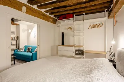Un ou plusieurs lits dans un hébergement de l'établissement Appartement cosy proche Beaubourg