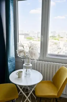 Coin salon dans l'établissement Super studio tout équipé - III