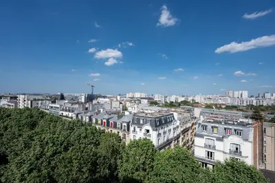 Vue générale sur Paris ou vue de la ville depuis l'appartement