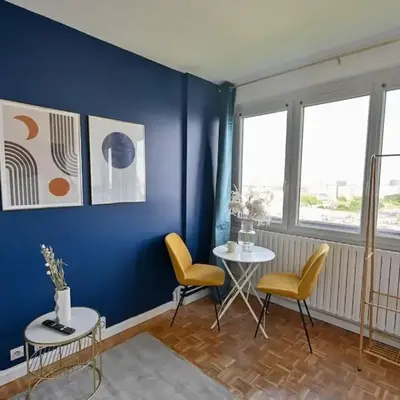 Super studio tout équipé - III