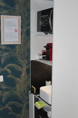 Télévision ou salle de divertissement dans l'établissement PARIS de FLORE Stane