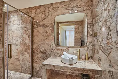 Salle de bains dans l'établissement Appartement au coeur de Paris Madeleine by Studio prestige