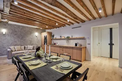 Cuisine ou kitchenette dans l'établissement Appartement au coeur de Paris Madeleine by Studio prestige