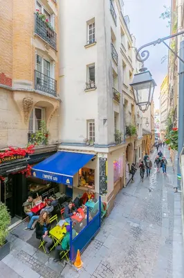 Clients de l'établissement La Suite Parisienne