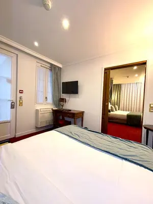 Un ou plusieurs lits dans un hébergement de l'établissement Hôtel de Varenne