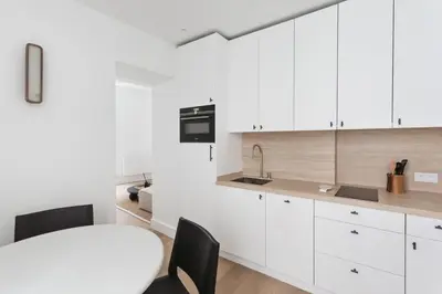 Cuisine ou kitchenette dans l'établissement Adresse Prestigieuse: Appartement Luxueux Marais