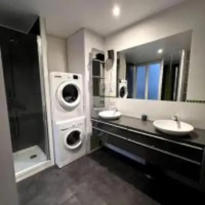 Salle de bains dans l'établissement Parisian apartment for 6 pers Paris by askmefrance