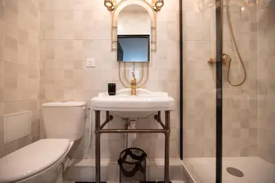 Salle de bains dans l'établissement Monsieur Montmartre - Moulin Rouge Residence