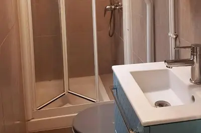 Salle de bains dans l'établissement Studio cosy, quartier canal Saint-Martin