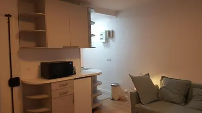 Cuisine ou kitchenette dans l'établissement Studio cosy, quartier canal Saint-Martin